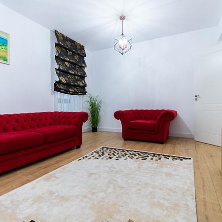 Lighthouse Central Apt With Unique Views Of The Fortress, Free Parking, 5 Min By Car From The Old Town Apartamento Braşov Exterior foto