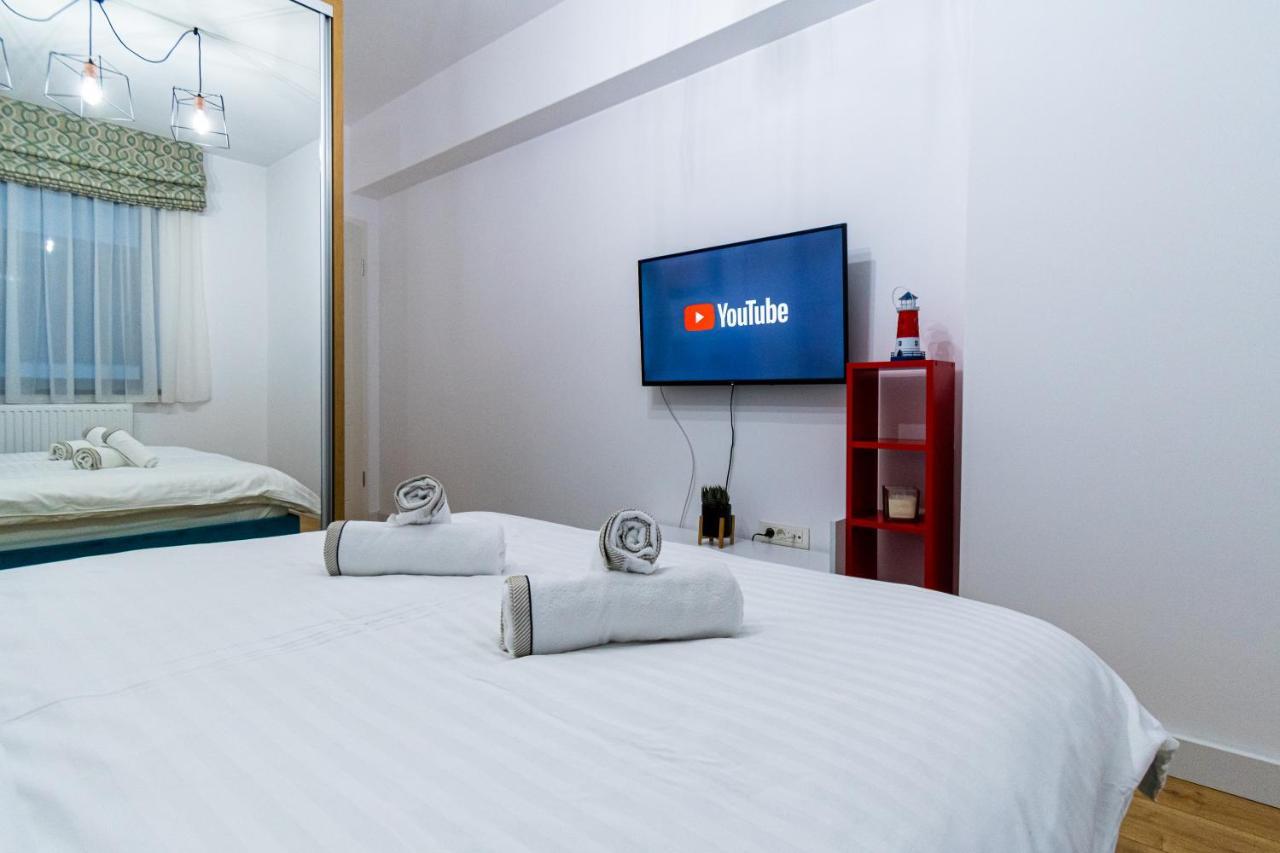 Lighthouse Central Apt With Unique Views Of The Fortress, Free Parking, 5 Min By Car From The Old Town Apartamento Braşov Exterior foto