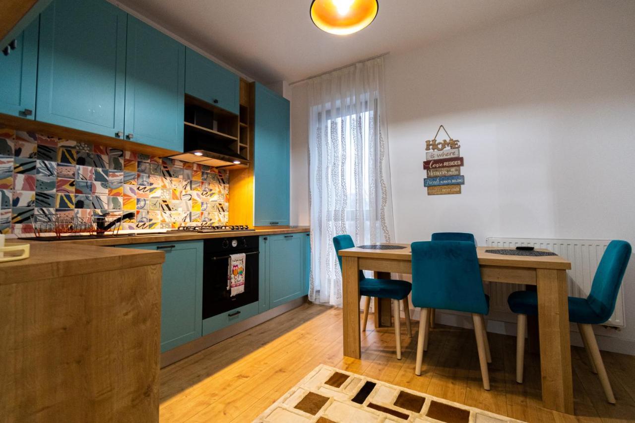 Lighthouse Central Apt With Unique Views Of The Fortress, Free Parking, 5 Min By Car From The Old Town Apartamento Braşov Exterior foto