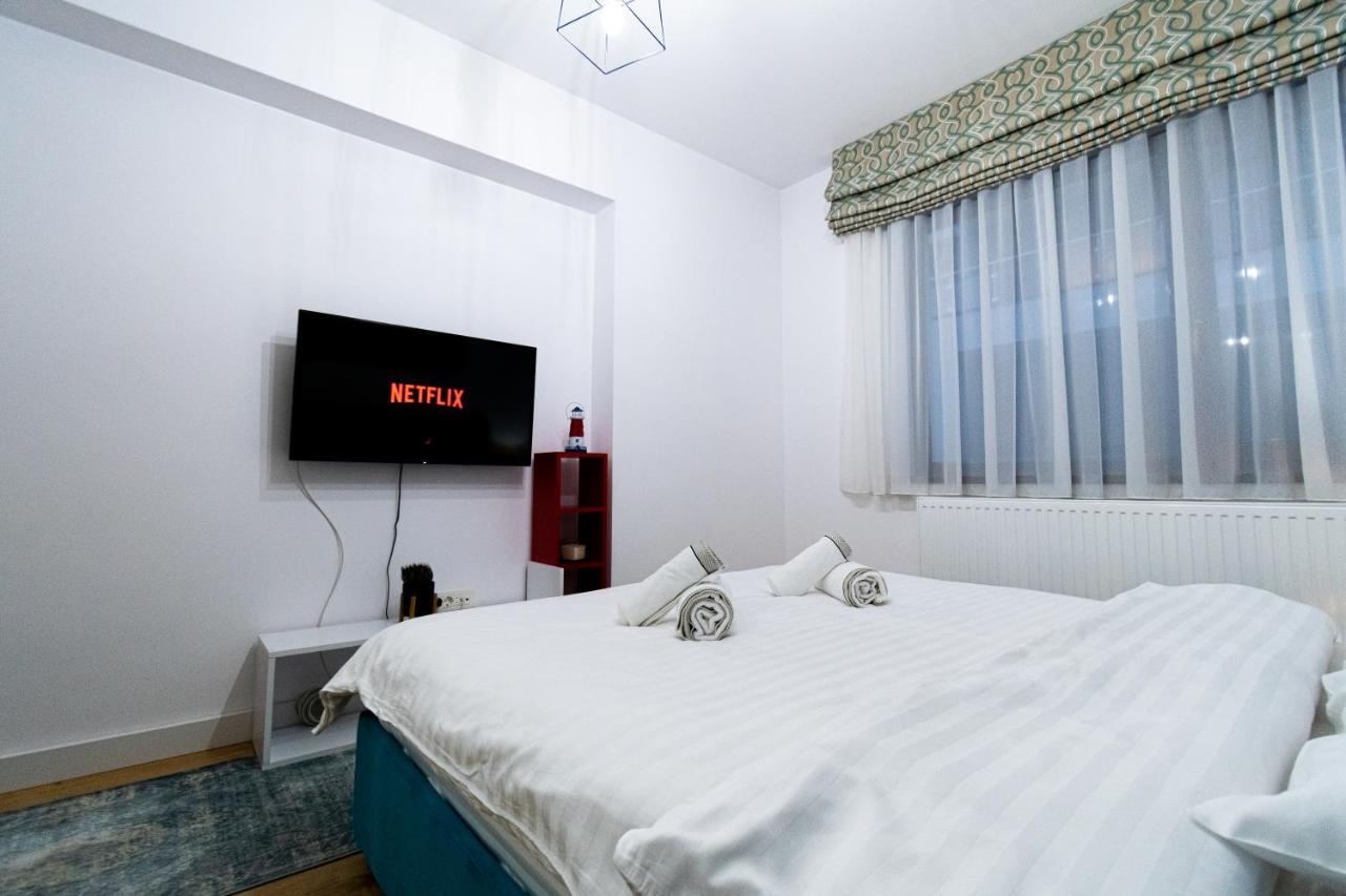 Lighthouse Central Apt With Unique Views Of The Fortress, Free Parking, 5 Min By Car From The Old Town Apartamento Braşov Exterior foto