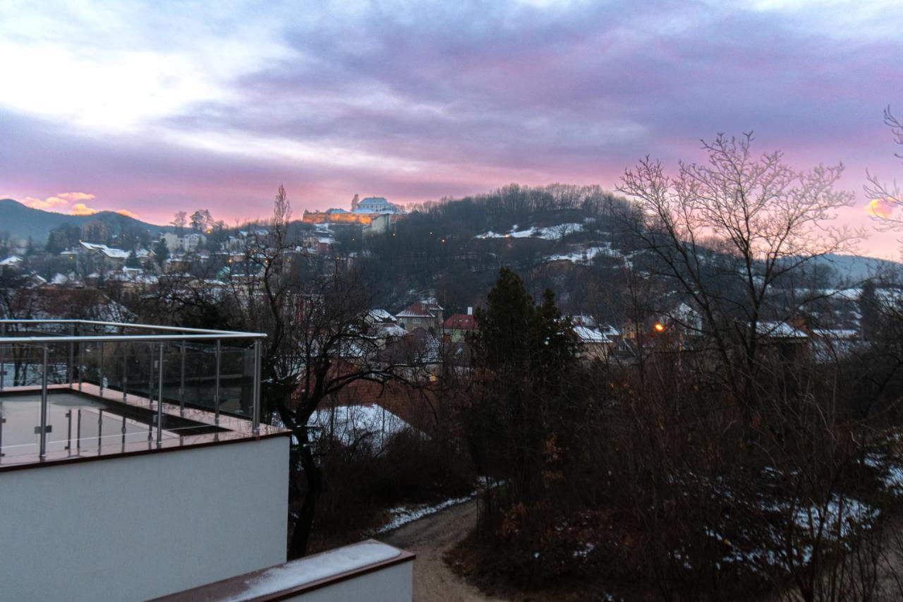 Lighthouse Central Apt With Unique Views Of The Fortress, Free Parking, 5 Min By Car From The Old Town Apartamento Braşov Exterior foto